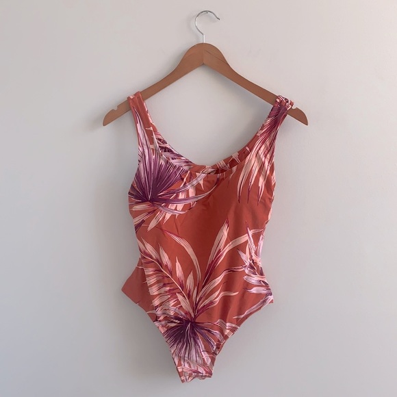 Kona Sol Swim One Piece Twist Back One Piece - Picture 1 of 8
